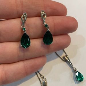 Emerald color earrings and necklace set